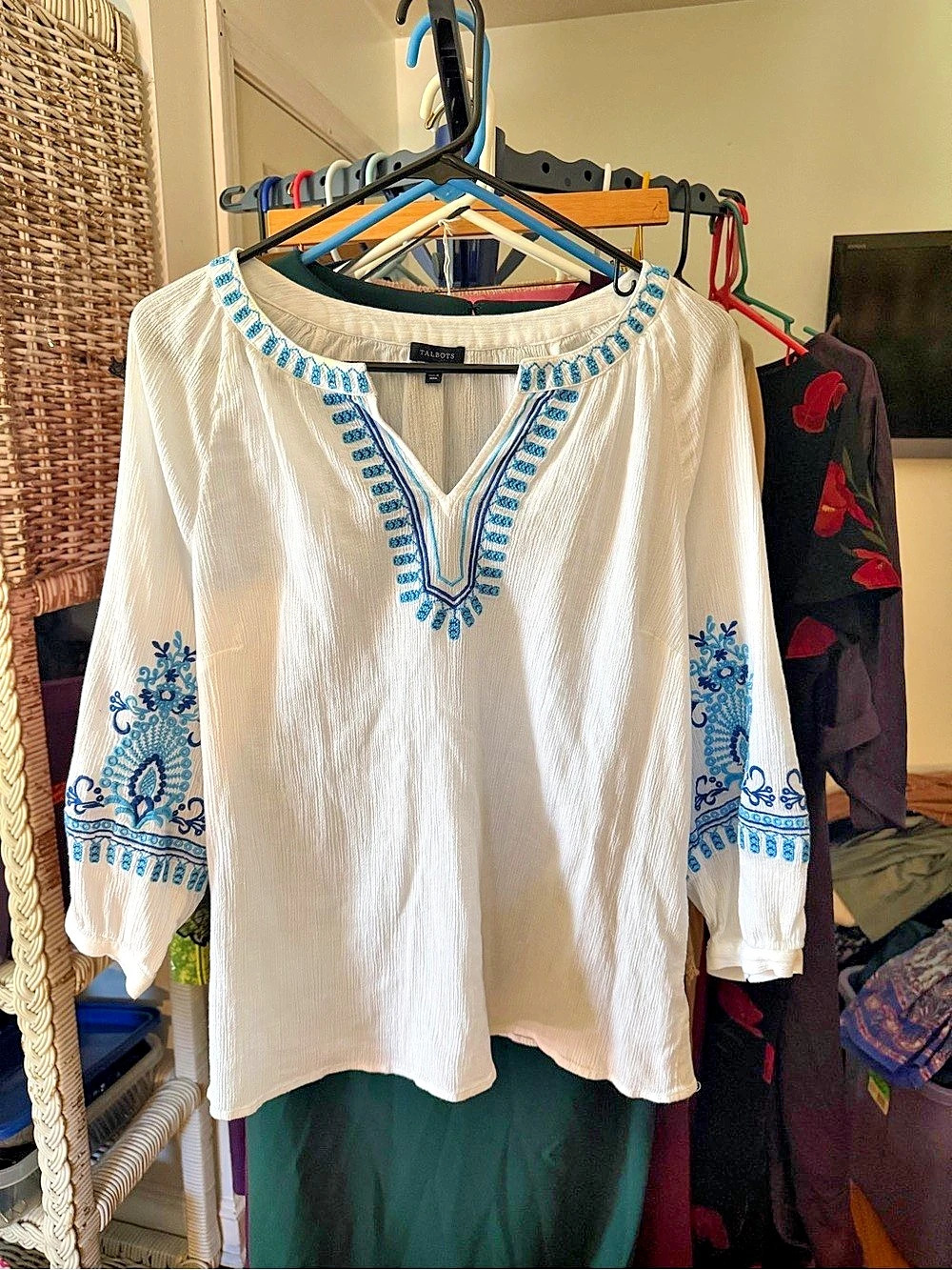 Talbots Embroidered Tunic in White & Blue Size Medium